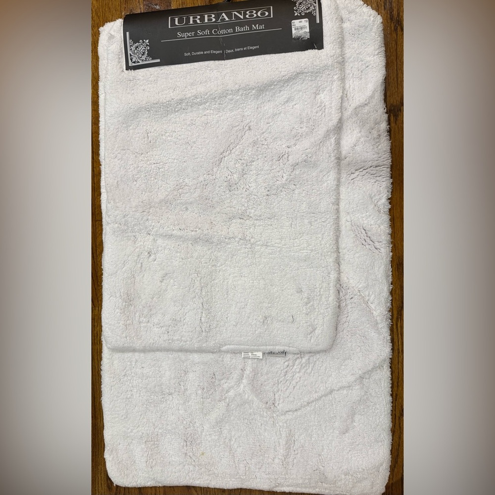 NWT White Bath and Vanity Mats